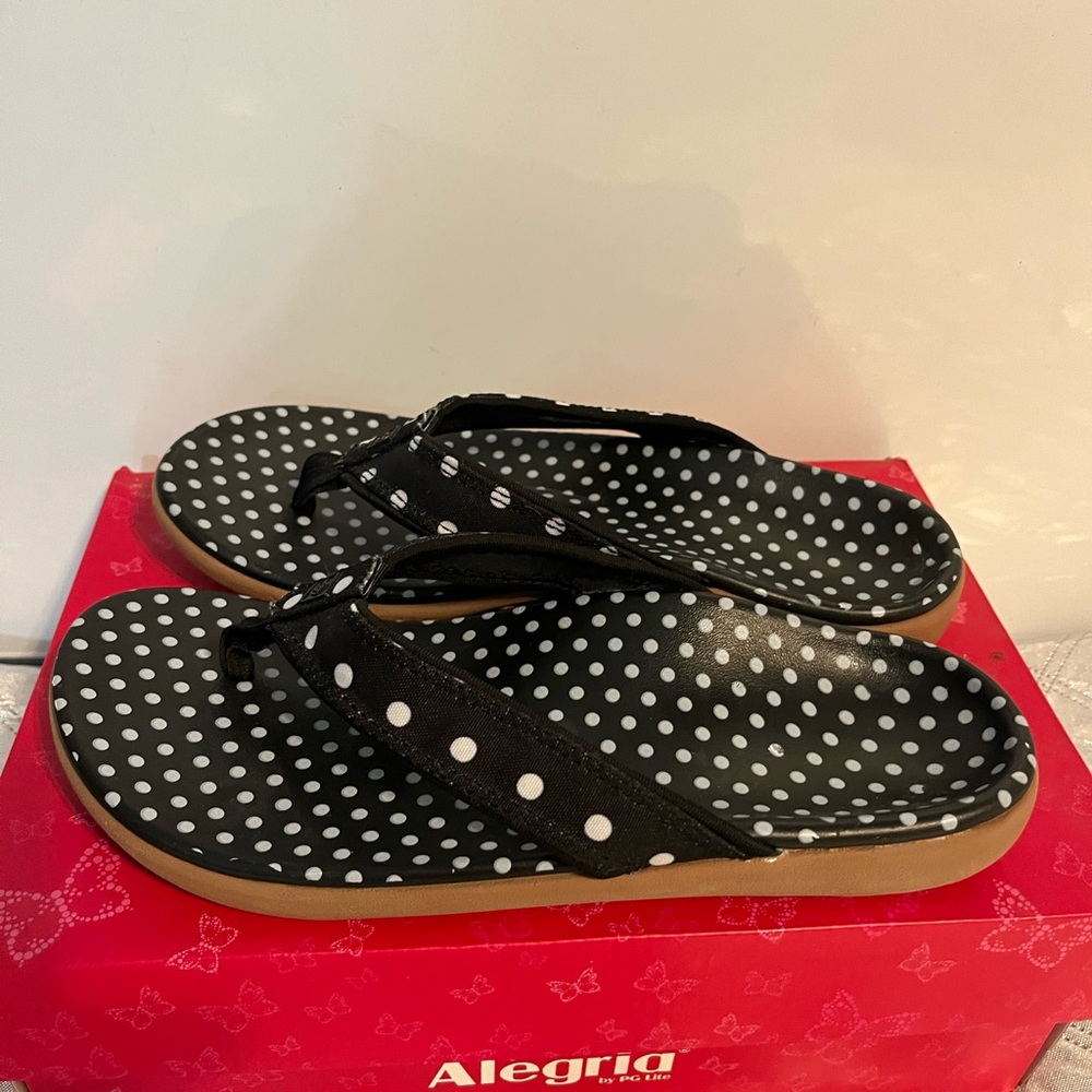 Spenco Women's Black Polka Dot Foam Flip Flop Sandals size 9 - Picture 4 of 6